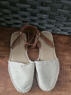 Time and Tru Espadrille Sandals